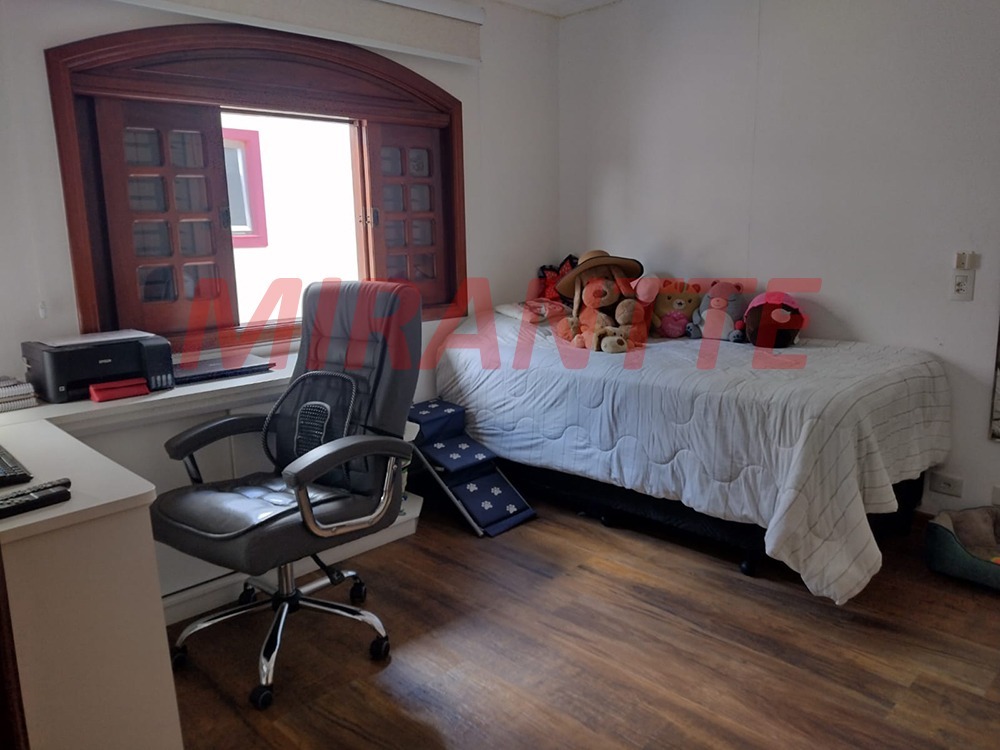 Cond. fechado de 360m² com 4 quartos em Barro Branco (Zona Norte)