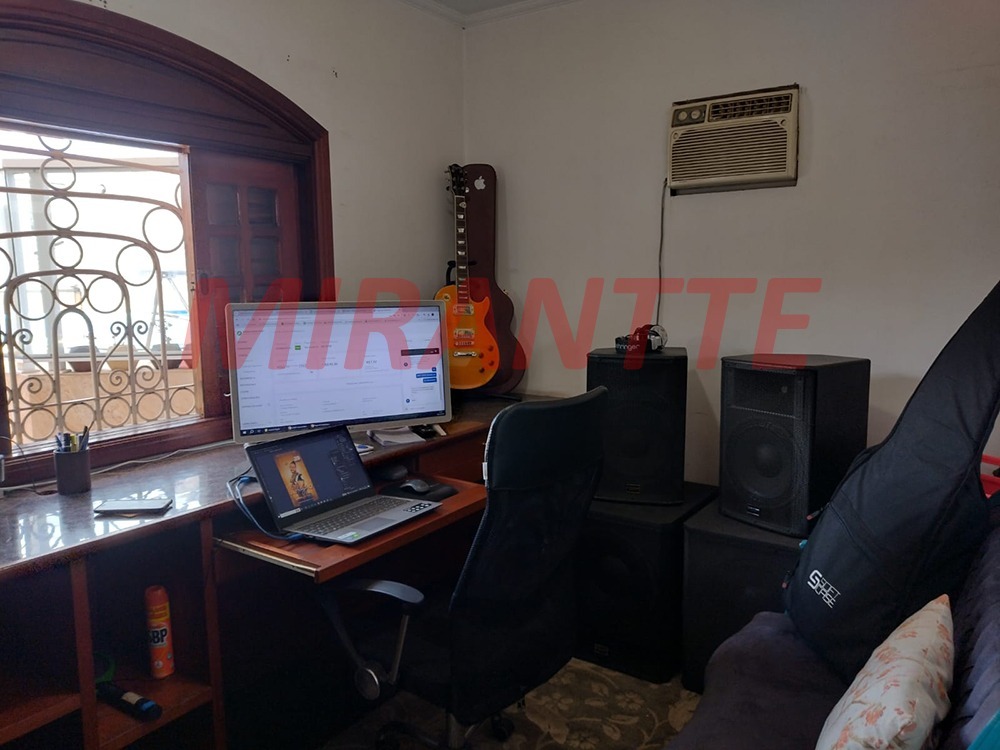 Cond. fechado de 360m² com 4 quartos em Barro Branco (Zona Norte)