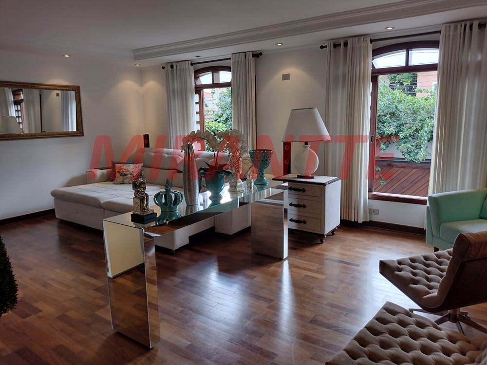 Cond. fechado de 360m² com 4 quartos em Barro Branco (Zona Norte)