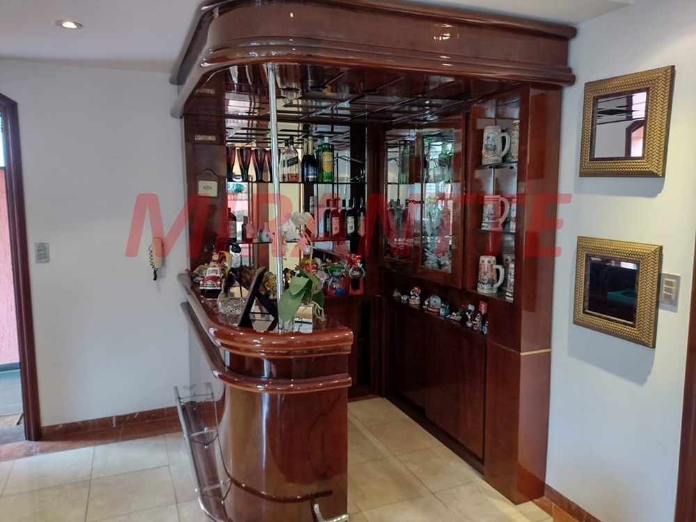 Cond. fechado de 360m² com 4 quartos em Barro Branco (Zona Norte)