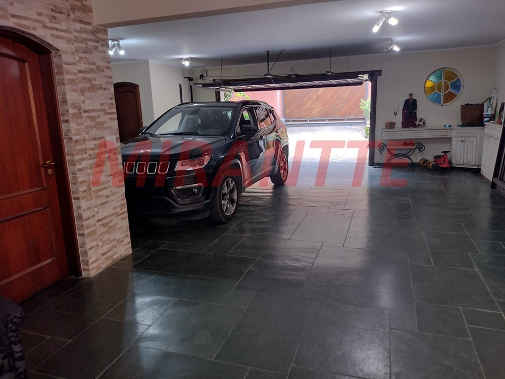Cond. fechado de 360m² com 4 quartos em Barro Branco (Zona Norte)