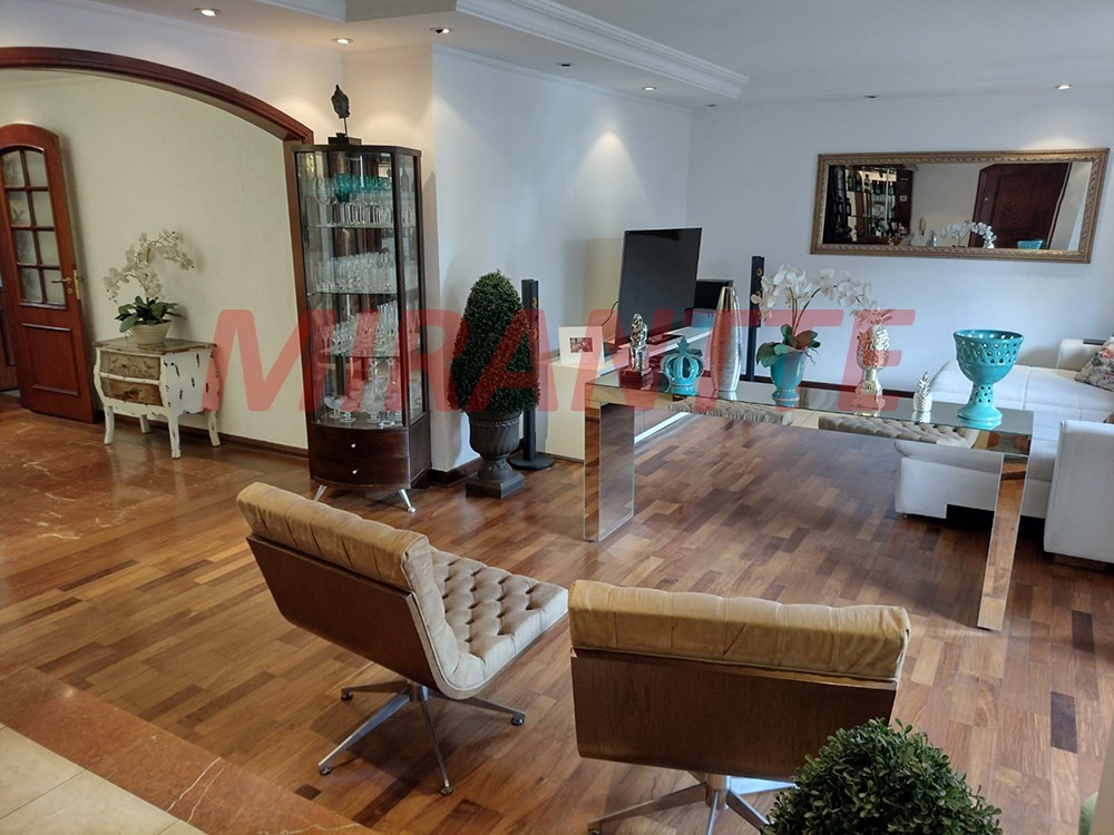 Cond. fechado de 360m² com 4 quartos em Barro Branco (Zona Norte)
