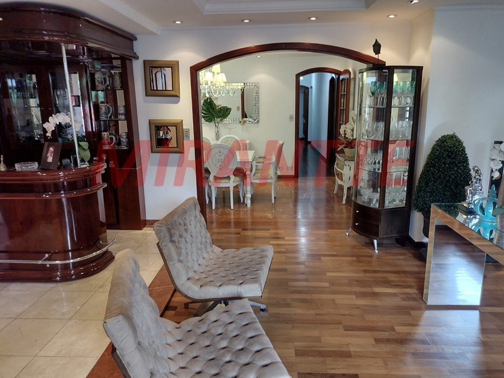 Cond. fechado de 360m² com 4 quartos em Barro Branco (Zona Norte)