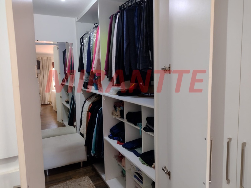 Cond. fechado de 360m² com 4 quartos em Barro Branco (Zona Norte)