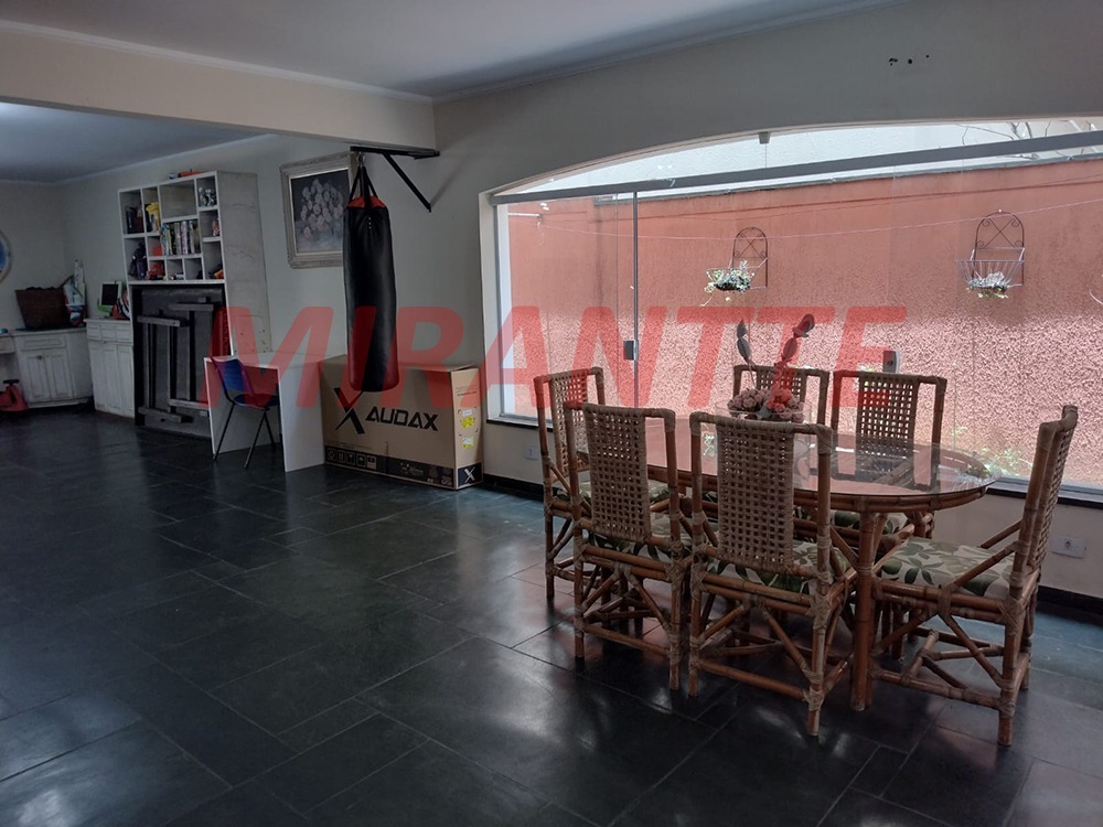 Cond. fechado de 360m² com 4 quartos em Barro Branco (Zona Norte)