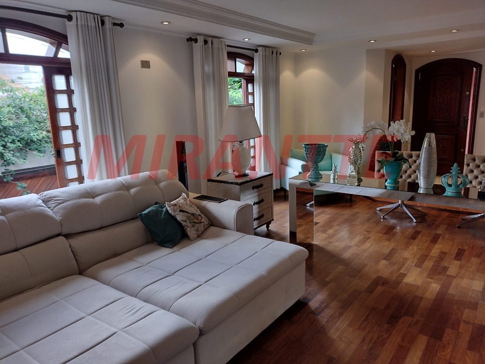 Cond. fechado de 360m² com 4 quartos em Barro Branco (Zona Norte)