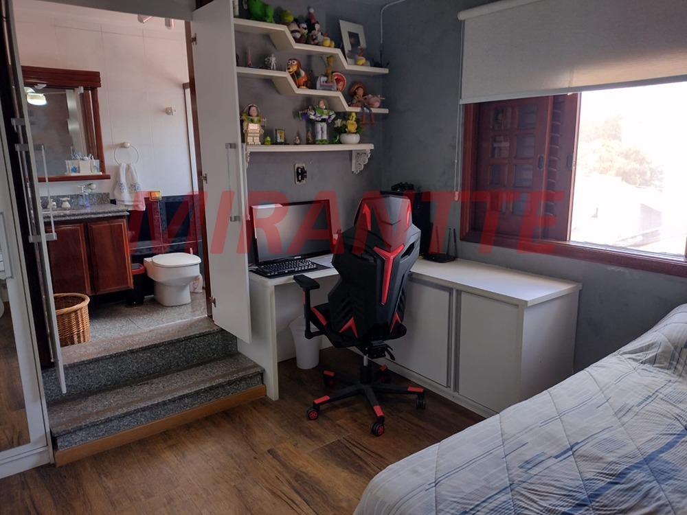 Cond. fechado de 360m² com 4 quartos em Barro Branco (Zona Norte)