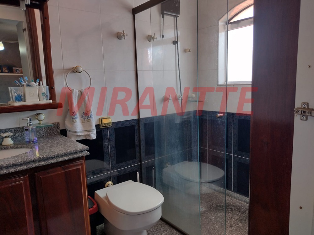 Cond. fechado de 360m² com 4 quartos em Barro Branco (Zona Norte)