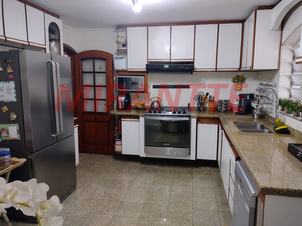 Cond. fechado de 360m² com 4 quartos em Barro Branco (Zona Norte)