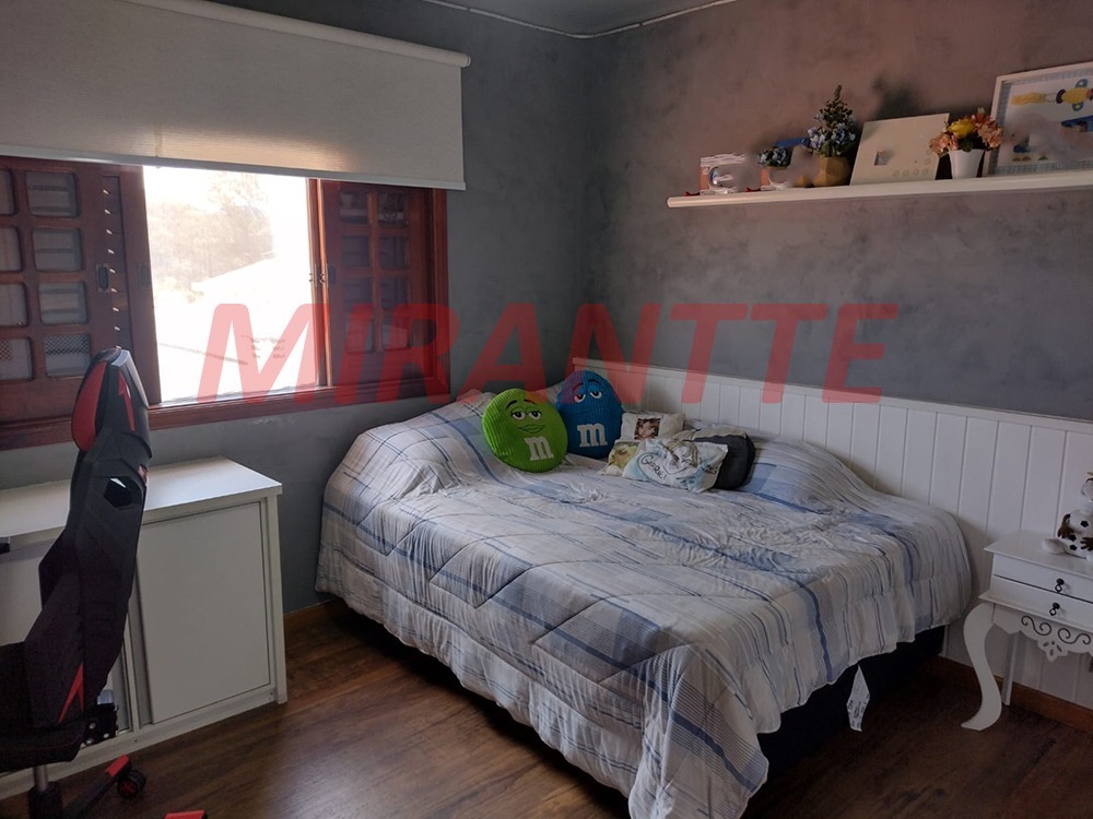 Cond. fechado de 360m² com 4 quartos em Barro Branco (Zona Norte)