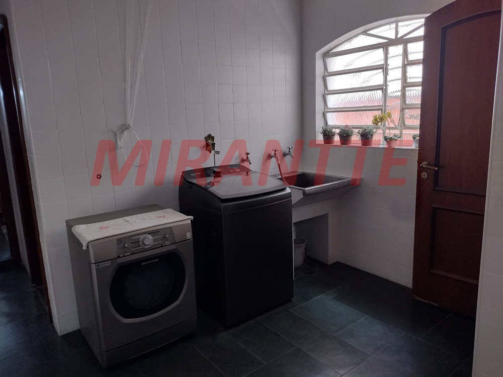 Cond. fechado de 360m² com 4 quartos em Barro Branco (Zona Norte)