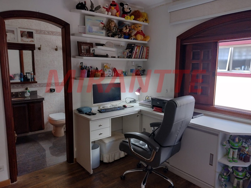 Cond. fechado de 360m² com 4 quartos em Barro Branco (Zona Norte)