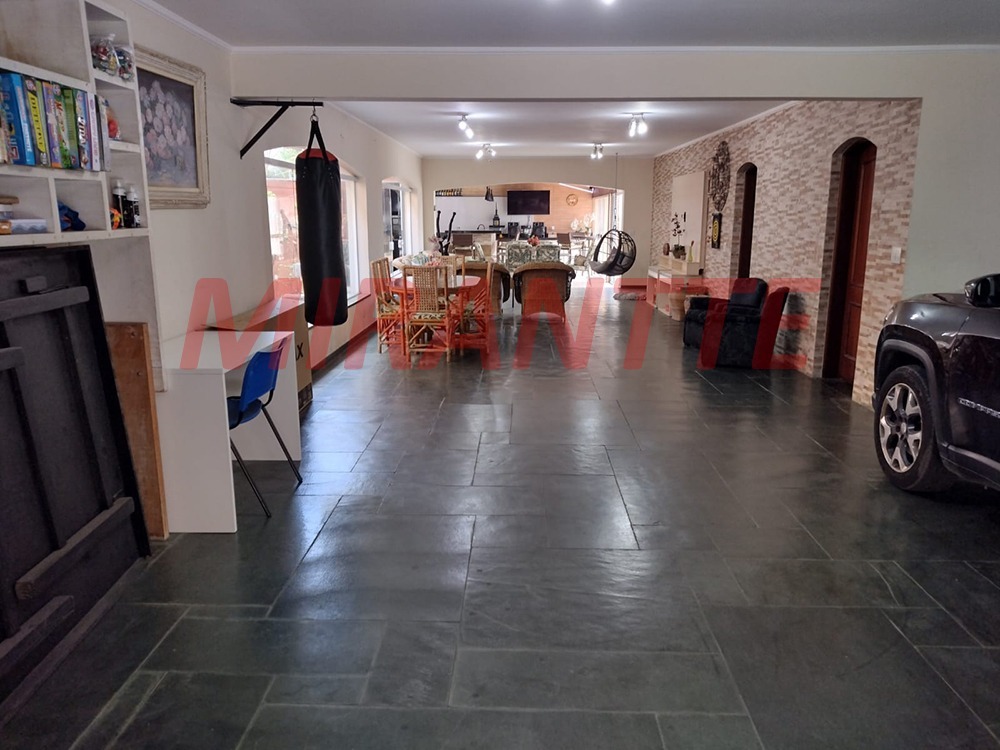Cond. fechado de 360m² com 4 quartos em Barro Branco (Zona Norte)
