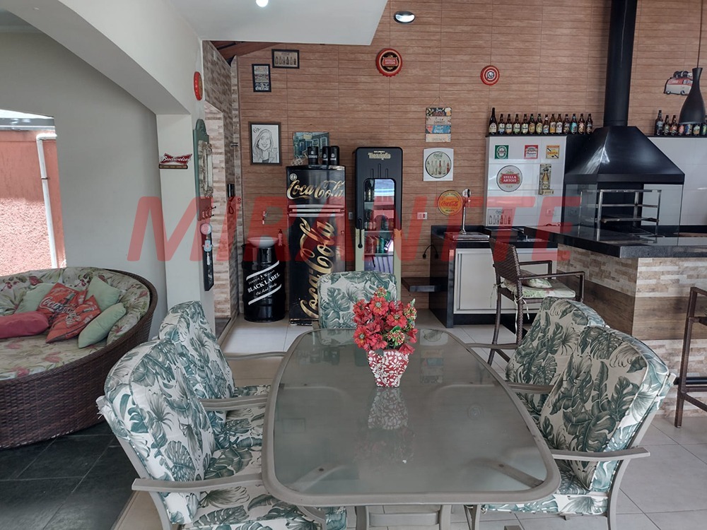Cond. fechado de 360m² com 4 quartos em Barro Branco (Zona Norte)