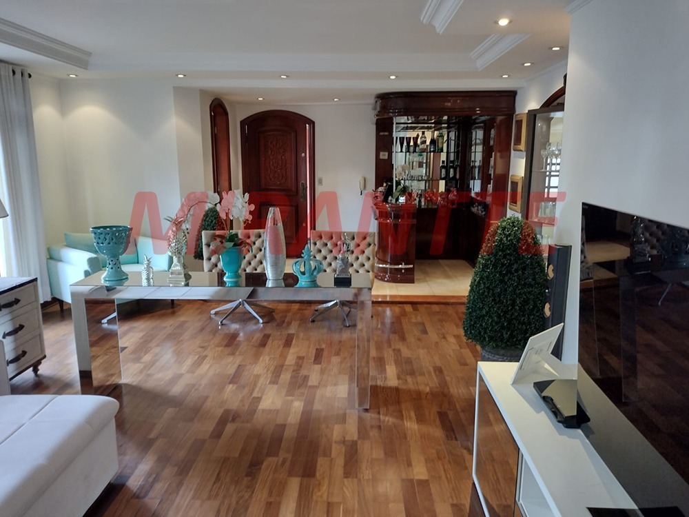 Cond. fechado de 360m² com 4 quartos em Barro Branco (Zona Norte)