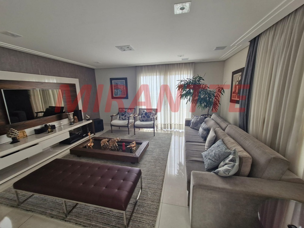 Cobertura de 400m² com 4 quartos em Santa Teresinha