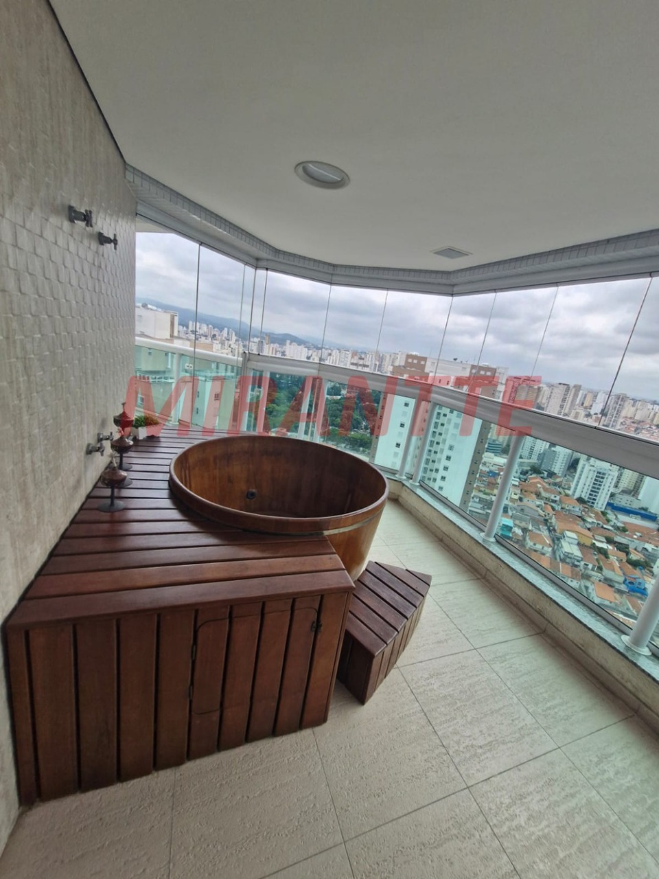 Cobertura de 400m² com 4 quartos em Santa Teresinha