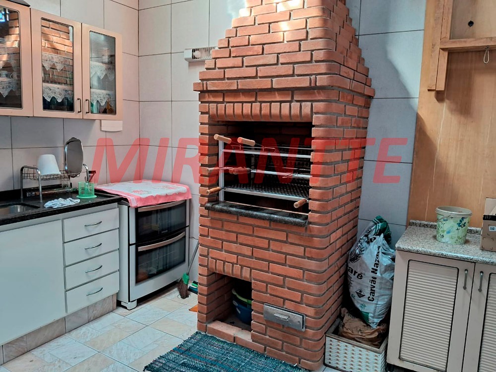 Cond. fechado de 182m² com 3 quartos em Santa Teresinha