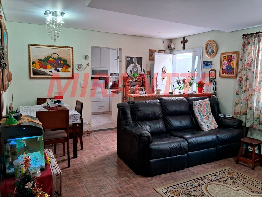 Cond. fechado de 182m² com 3 quartos em Santa Teresinha