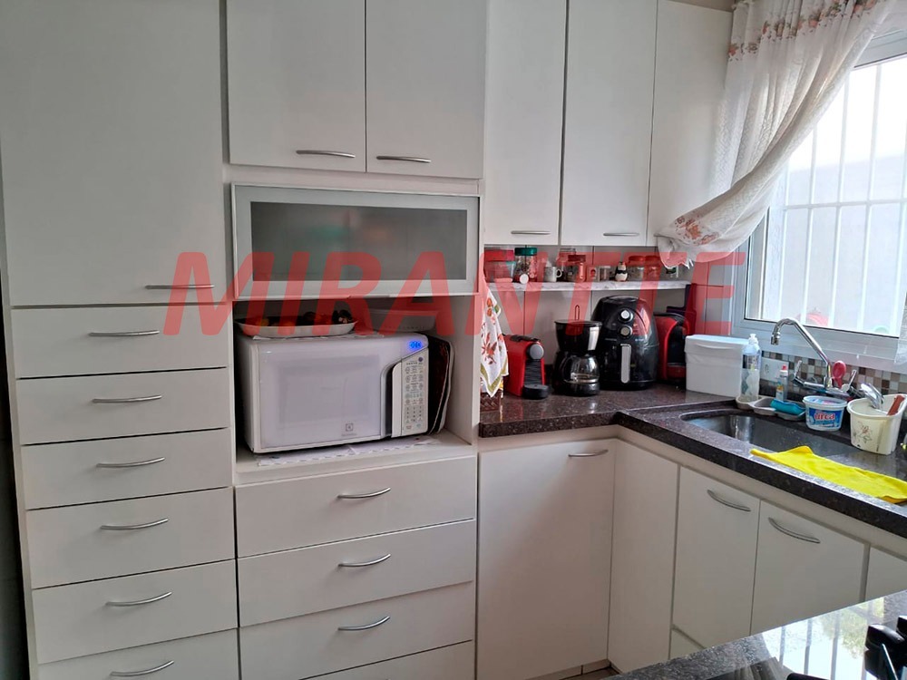 Cond. fechado de 182m² com 3 quartos em Santa Teresinha