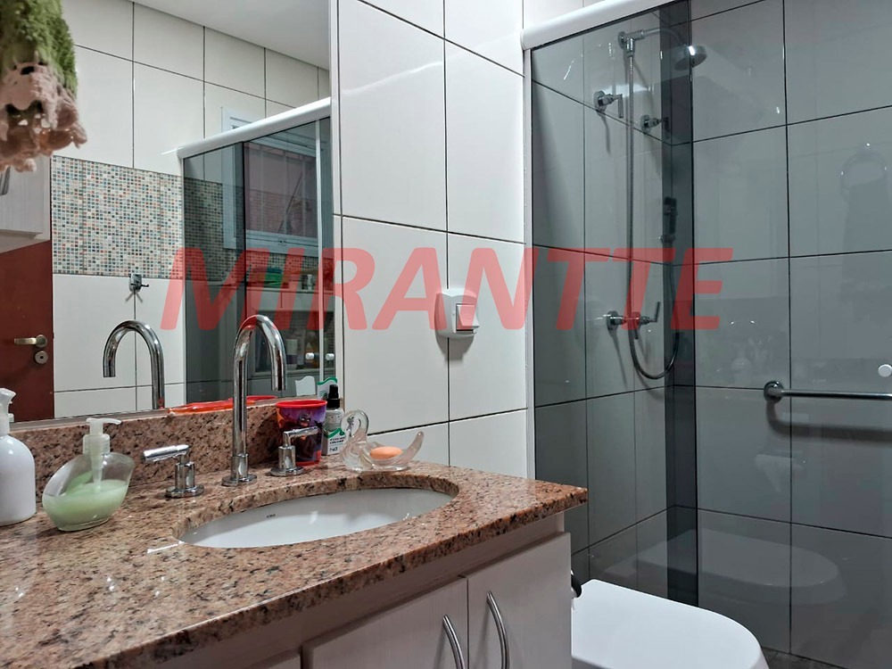 Cond. fechado de 182m² com 3 quartos em Santa Teresinha
