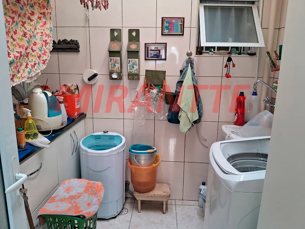 Cond. fechado de 182m² com 3 quartos em Santa Teresinha