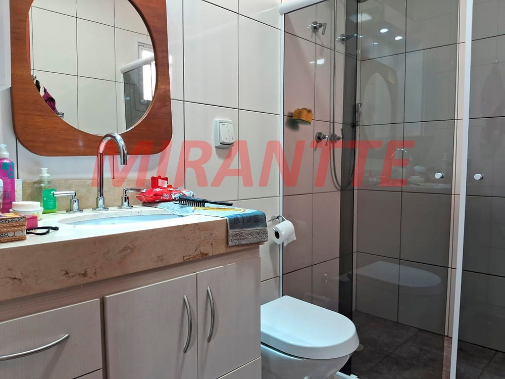 Cond. fechado de 182m² com 3 quartos em Santa Teresinha