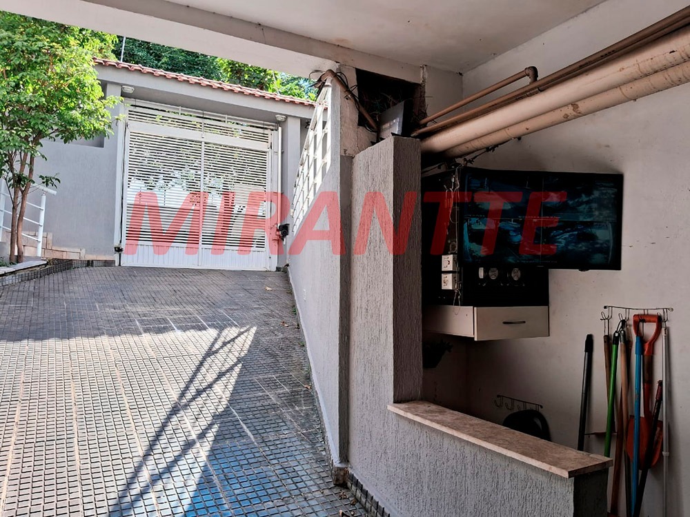 Cond. fechado de 182m² com 3 quartos em Santa Teresinha