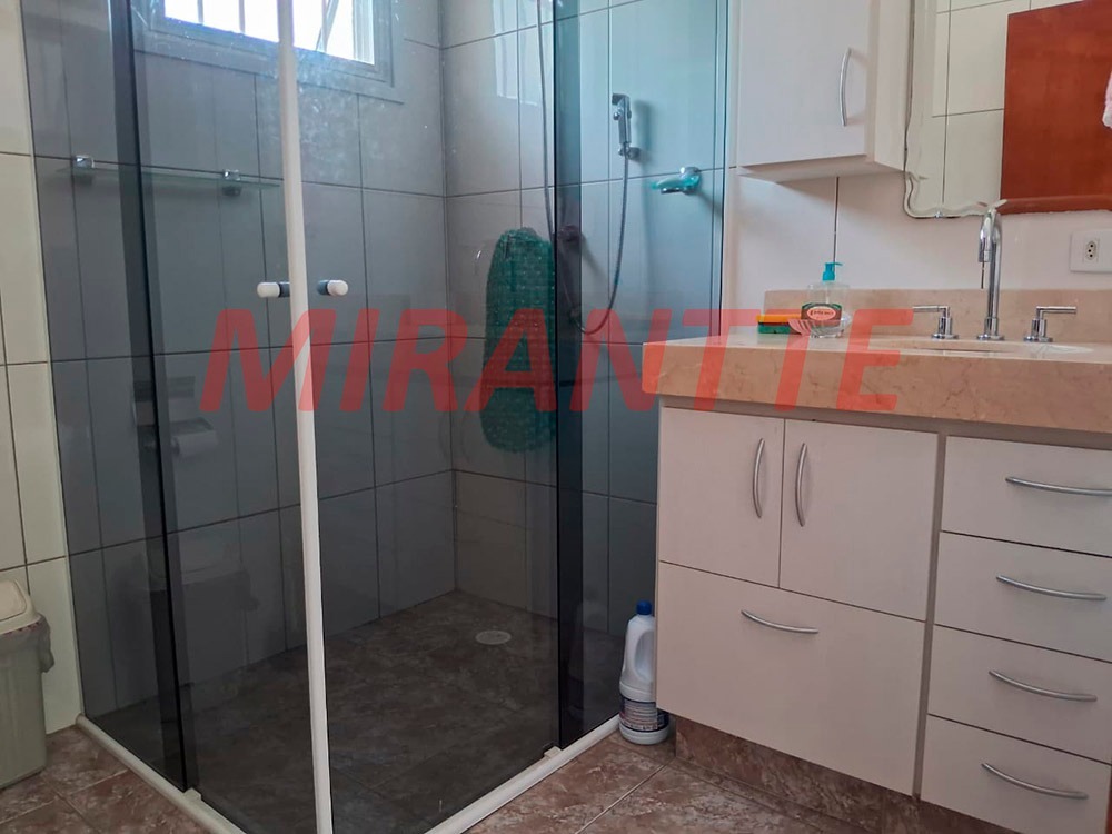 Cond. fechado de 182m² com 3 quartos em Santa Teresinha