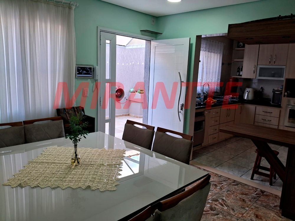 Cond. fechado de 130m² com 3 quartos em Santa Teresinha