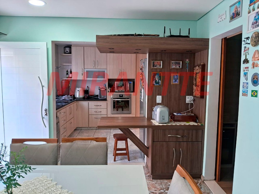 Cond. fechado de 130m² com 3 quartos em Santa Teresinha