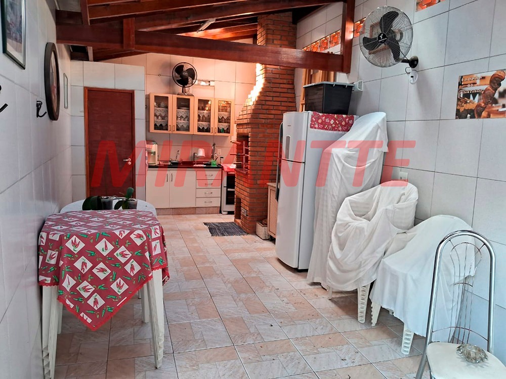 Cond. fechado de 130m² com 3 quartos em Santa Teresinha