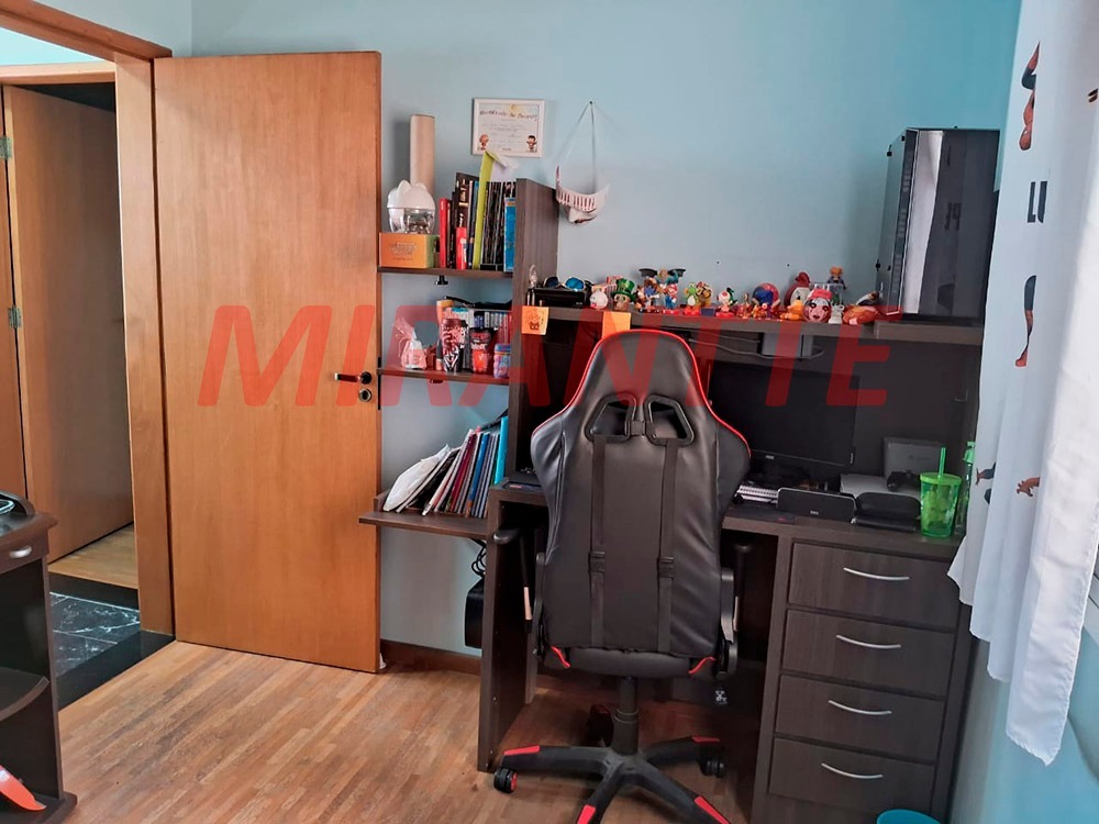 Cond. fechado de 130m² com 3 quartos em Santa Teresinha