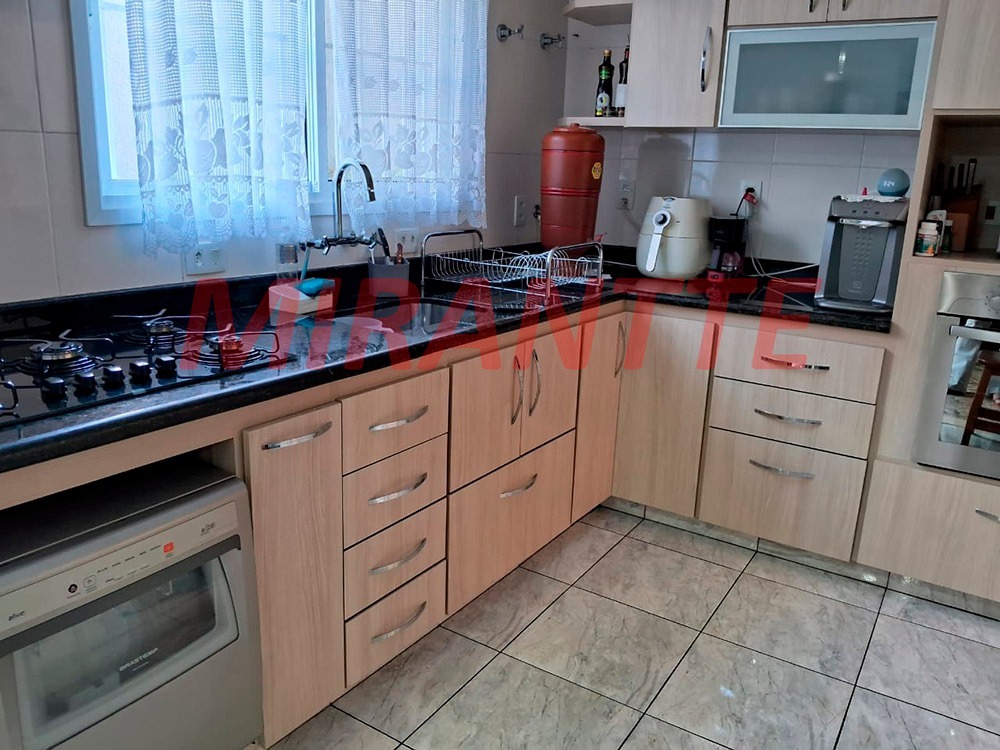 Cond. fechado de 130m² com 3 quartos em Santa Teresinha