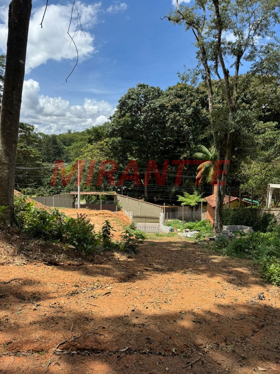 Terreno de 1.316m² em Roseira