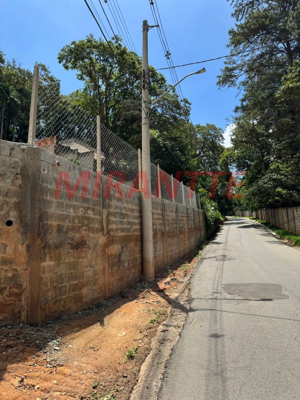 Terreno de 1.316m² em Roseira