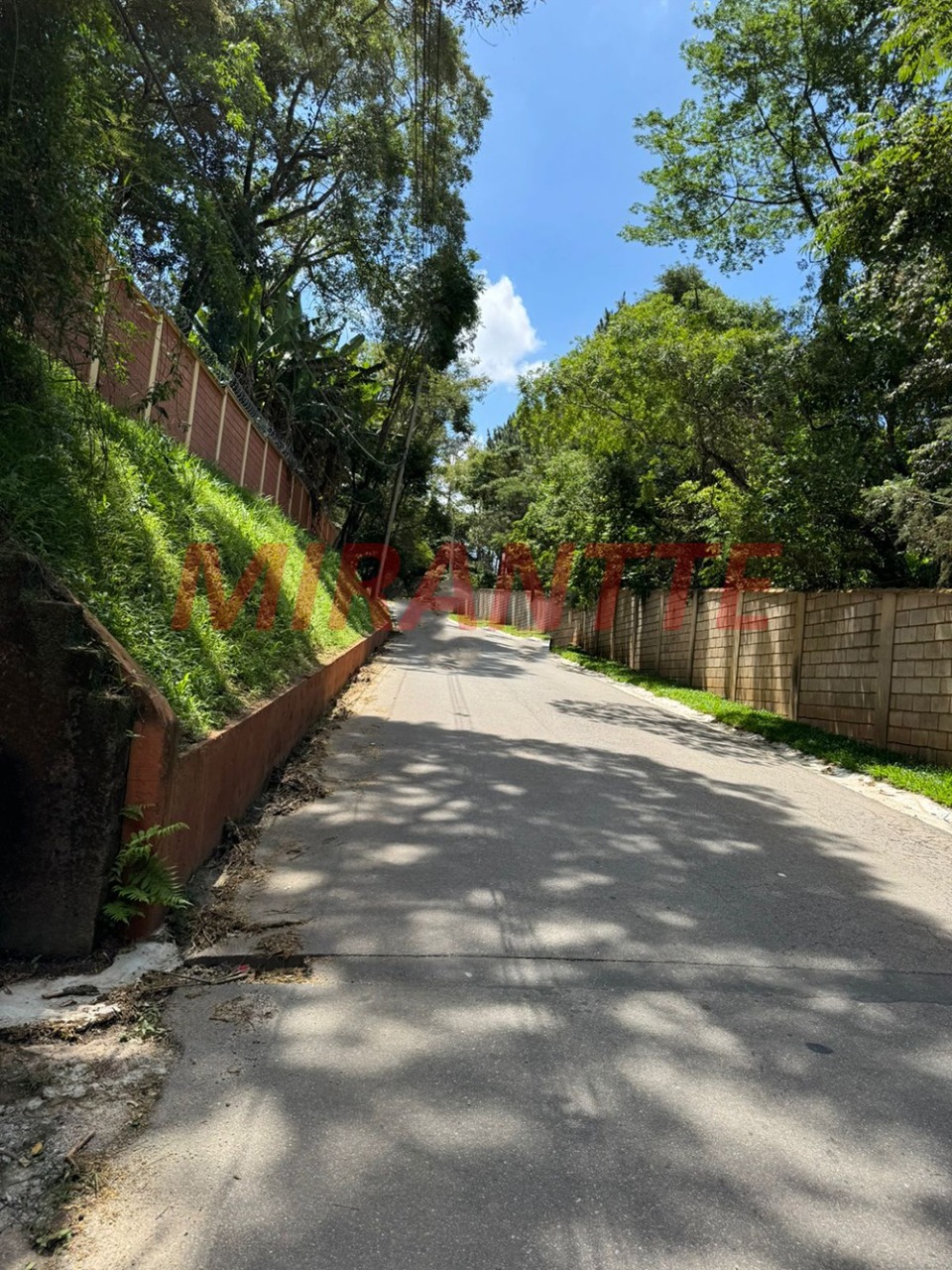 Terreno de 1.316m² em Roseira