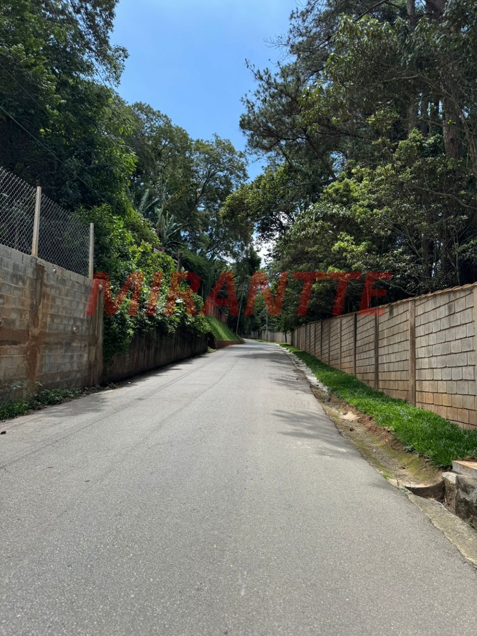 Terreno de 1.316m² em Roseira