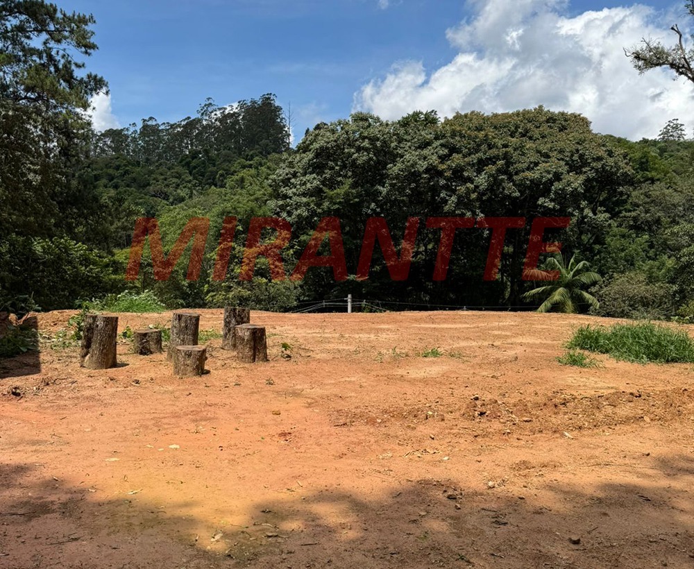 Terreno de 1.316m² em Roseira