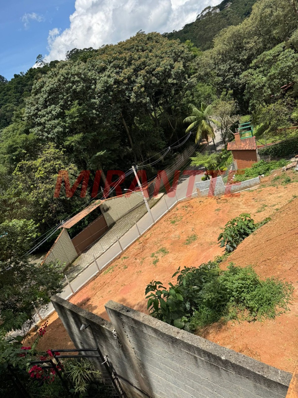 Terreno de 1.316m² em Roseira