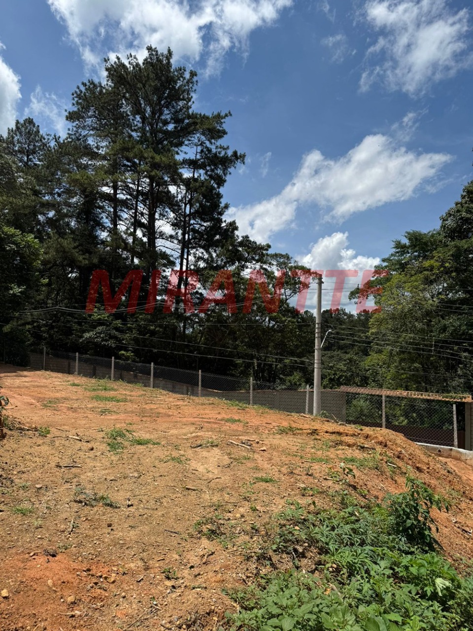 Terreno de 1.316m² em Roseira