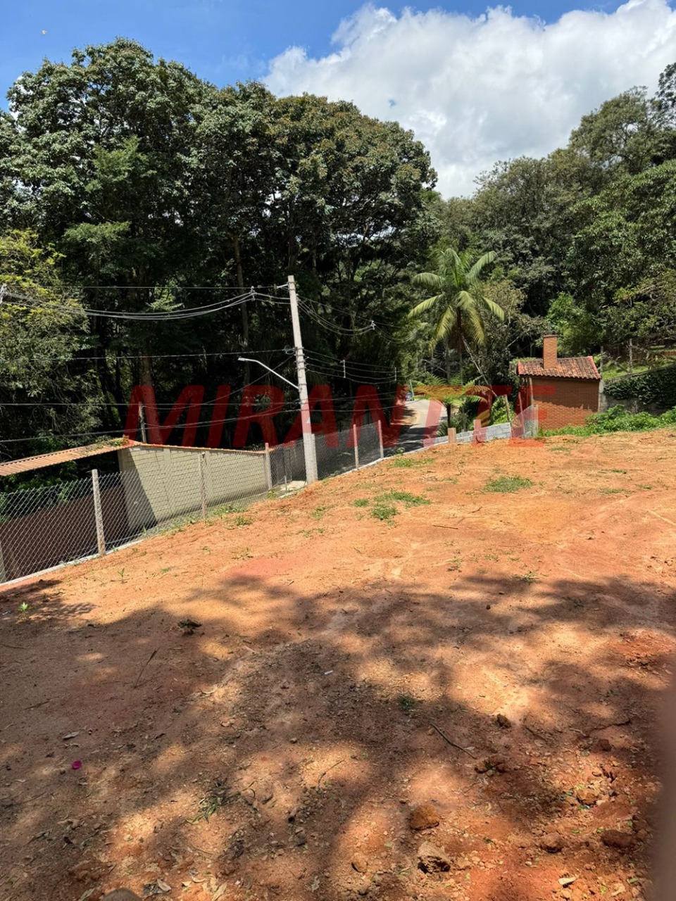 Terreno de 1.316m² em Roseira