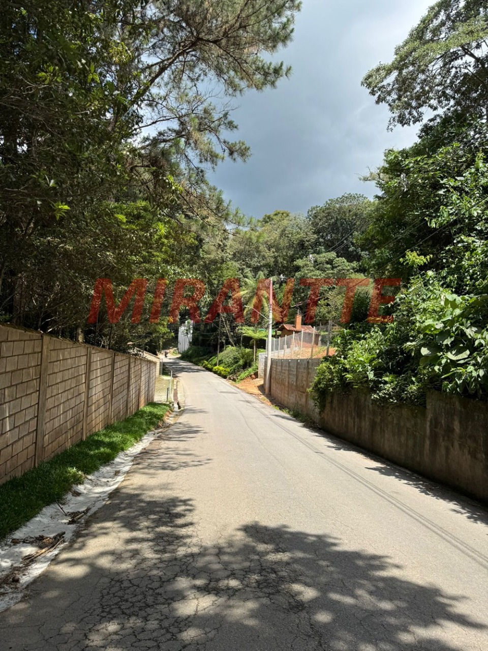 Terreno de 1.316m² em Roseira