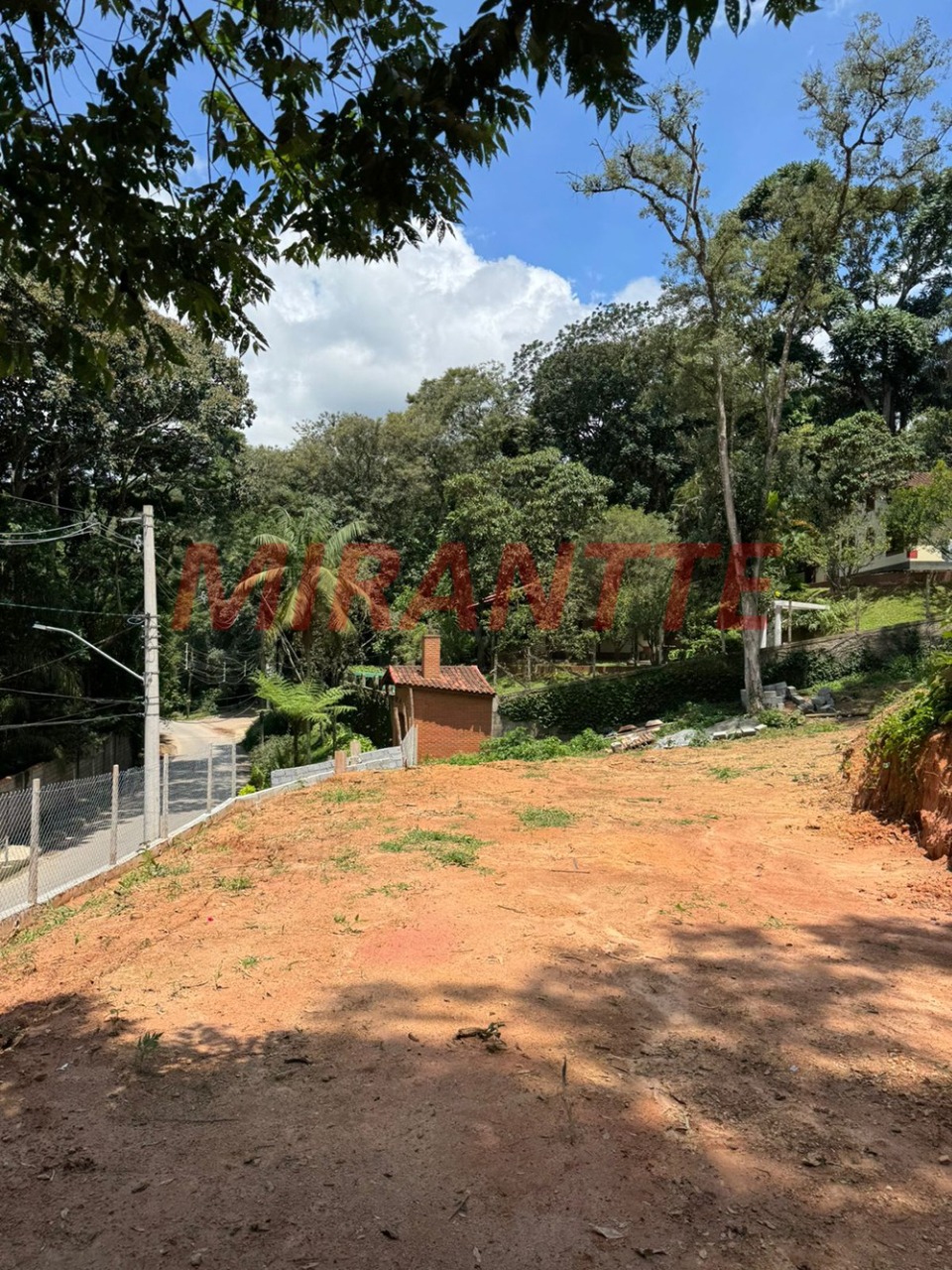 Terreno de 1.316m² em Roseira