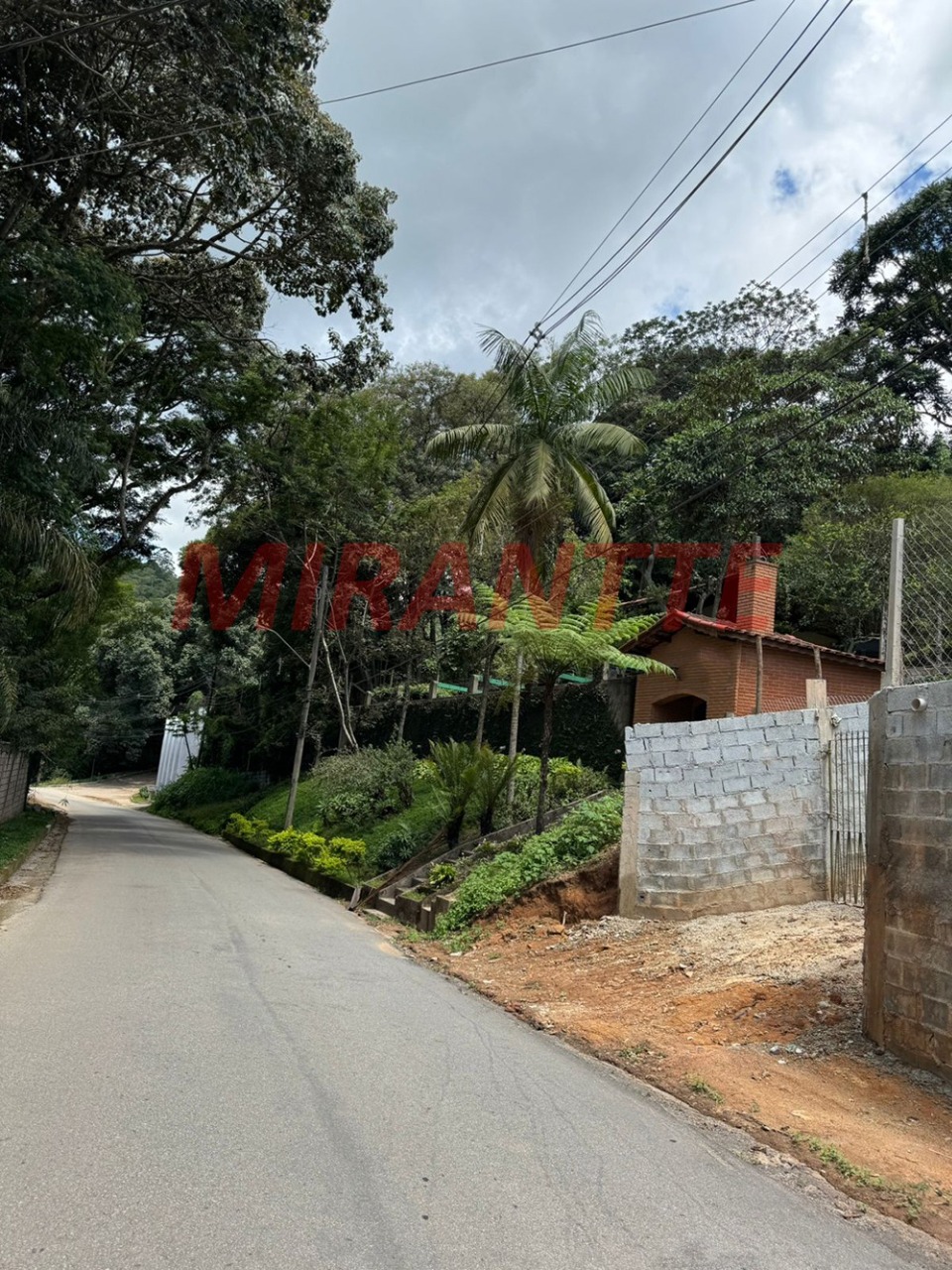 Terreno de 1.316m² em Roseira