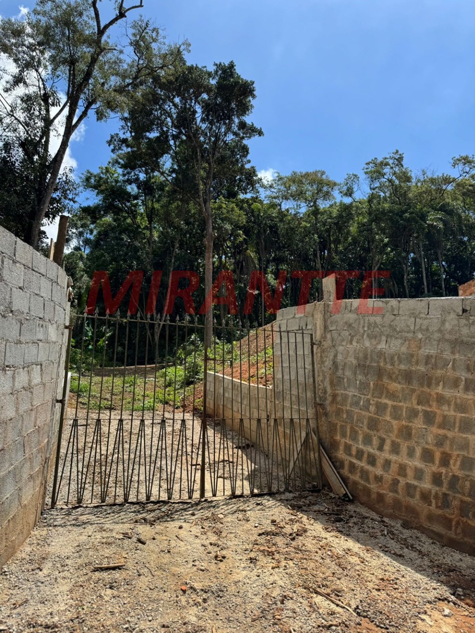 Terreno de 1.316m² em Roseira