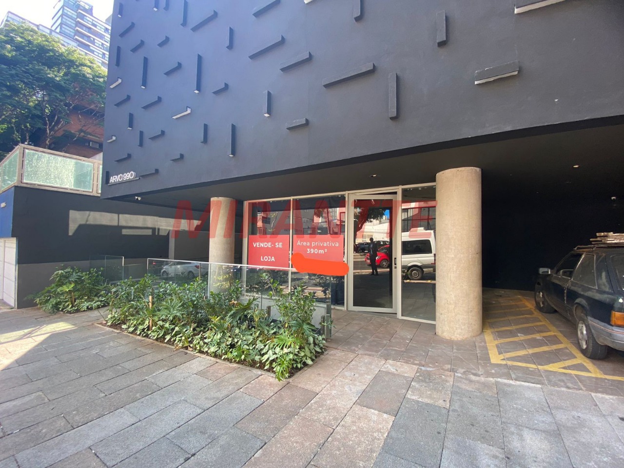 Comercial de 389m² em Pinheiros