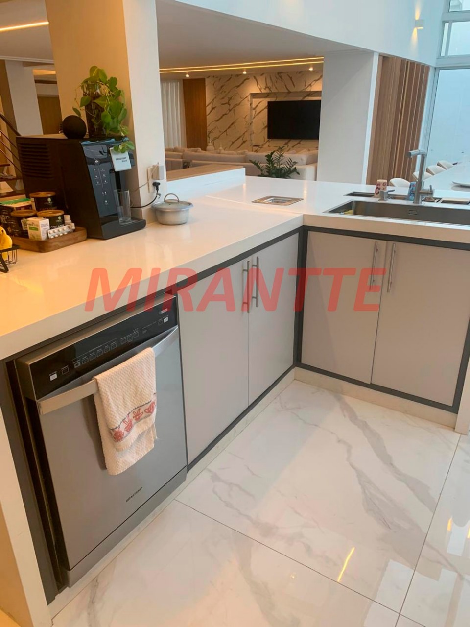 Cond. fechado de 383m² com 6 quartos em Jardim França