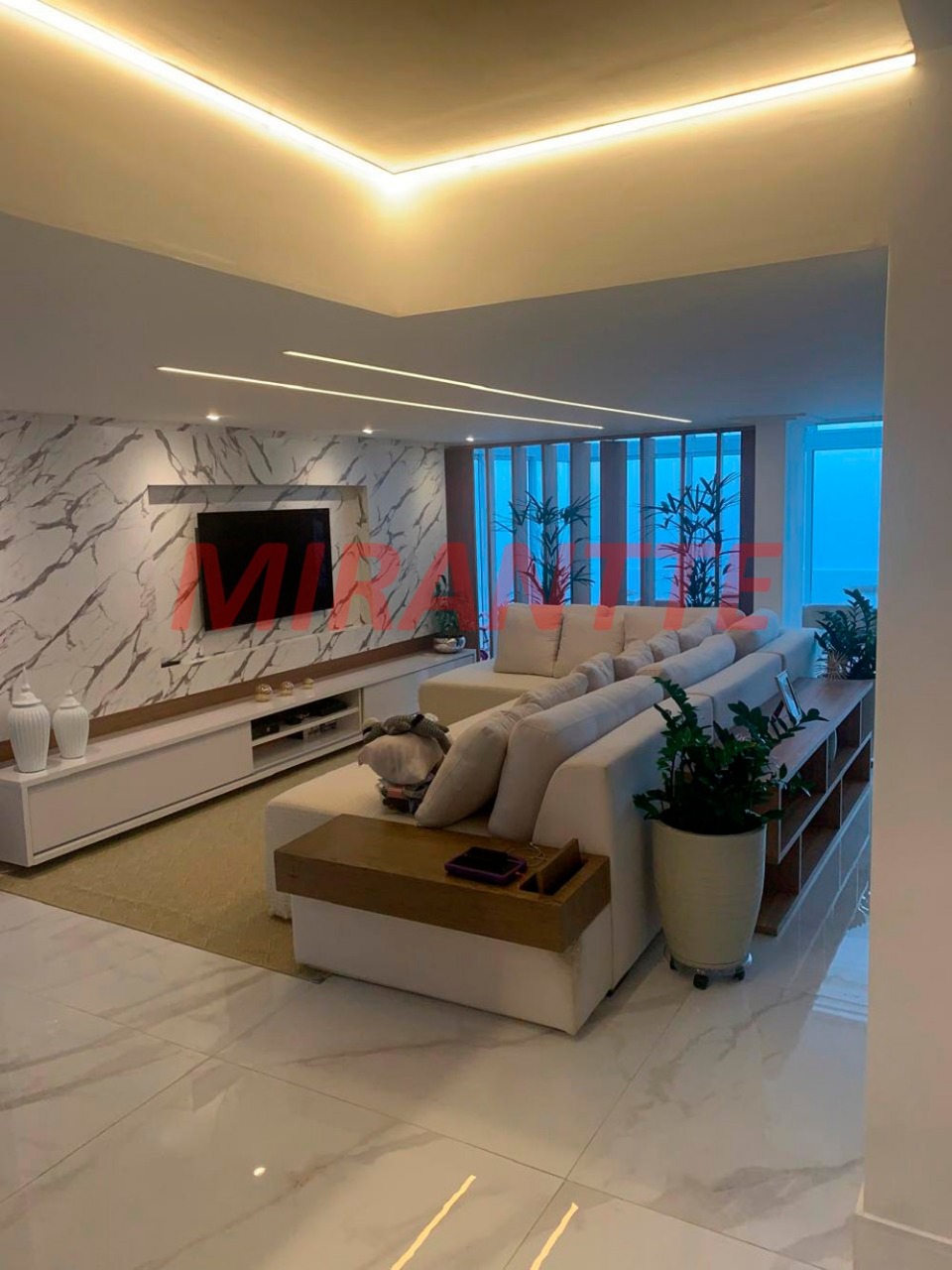 Cond. fechado de 383m² com 6 quartos em Jardim França