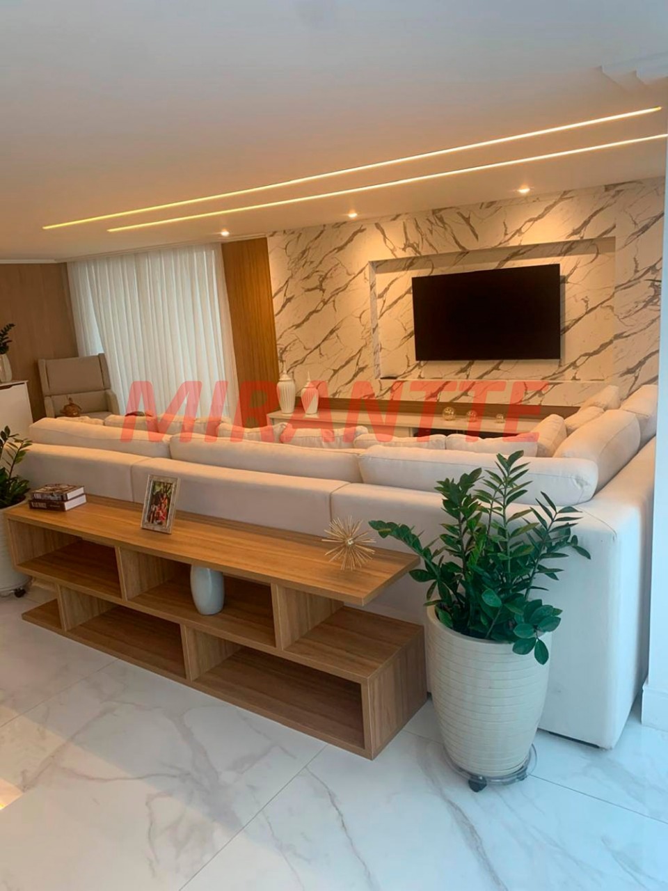 Cond. fechado de 383m² com 6 quartos em Jardim França